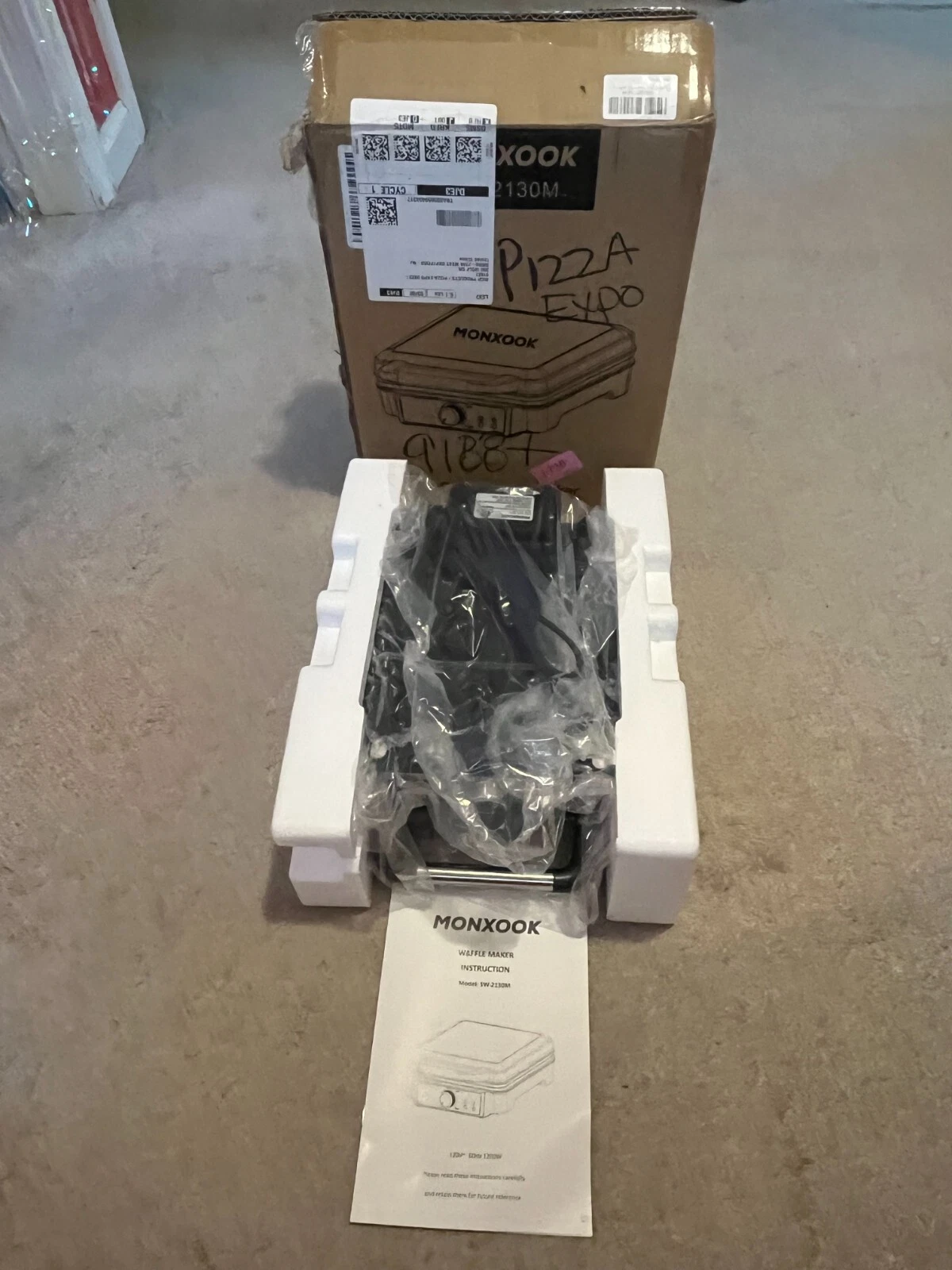 MONXOOK 4 Slice Household Silver & Black Waffle Maker SW-2130M NEW in Box Rare
