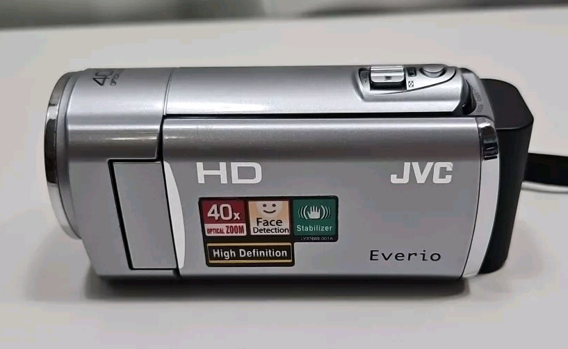JVC Everio GZ-HM30 GZ-HM30SU HD Camcorder Silver With Battery And