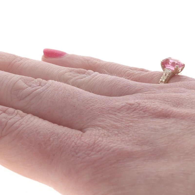 Anillo solitario vintage de vidrio de oro amarillo - flores rectangulares de 10 k Foto 4 de 4