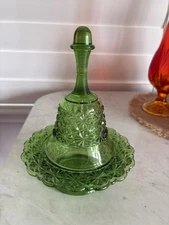 L.G. WRIGHT DAISY & BUTTON CANDY DISH WITH BELL Lid- GREEN slight glow
