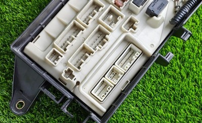 LEXUS LS430 2001-2005 TRUNK JUNCTION FUSE RELAY BOX FUSEBOX 82670