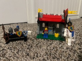 LEGO 6041 - Castle: Lion Knights: Armor Shop -100% complete w/ instructions