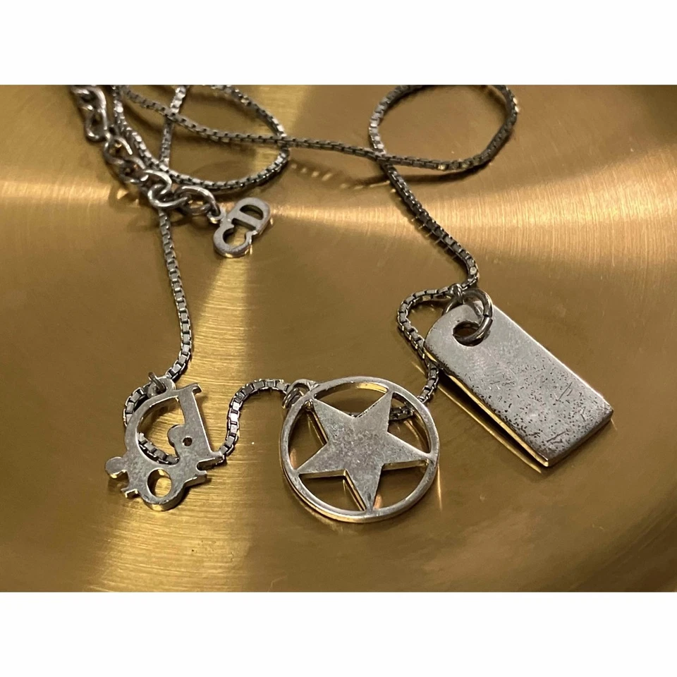 Collar Christian Dior plata logotipo, estrella, placa de etiqueta de perro Foto 4 de 4