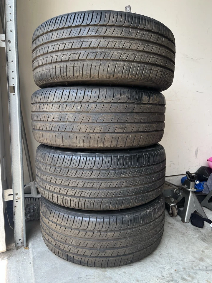 Juego de 4 ruedas Cadillac CT5 con neumáticos y llantas modelo coche 2023 Foto 3 de 3