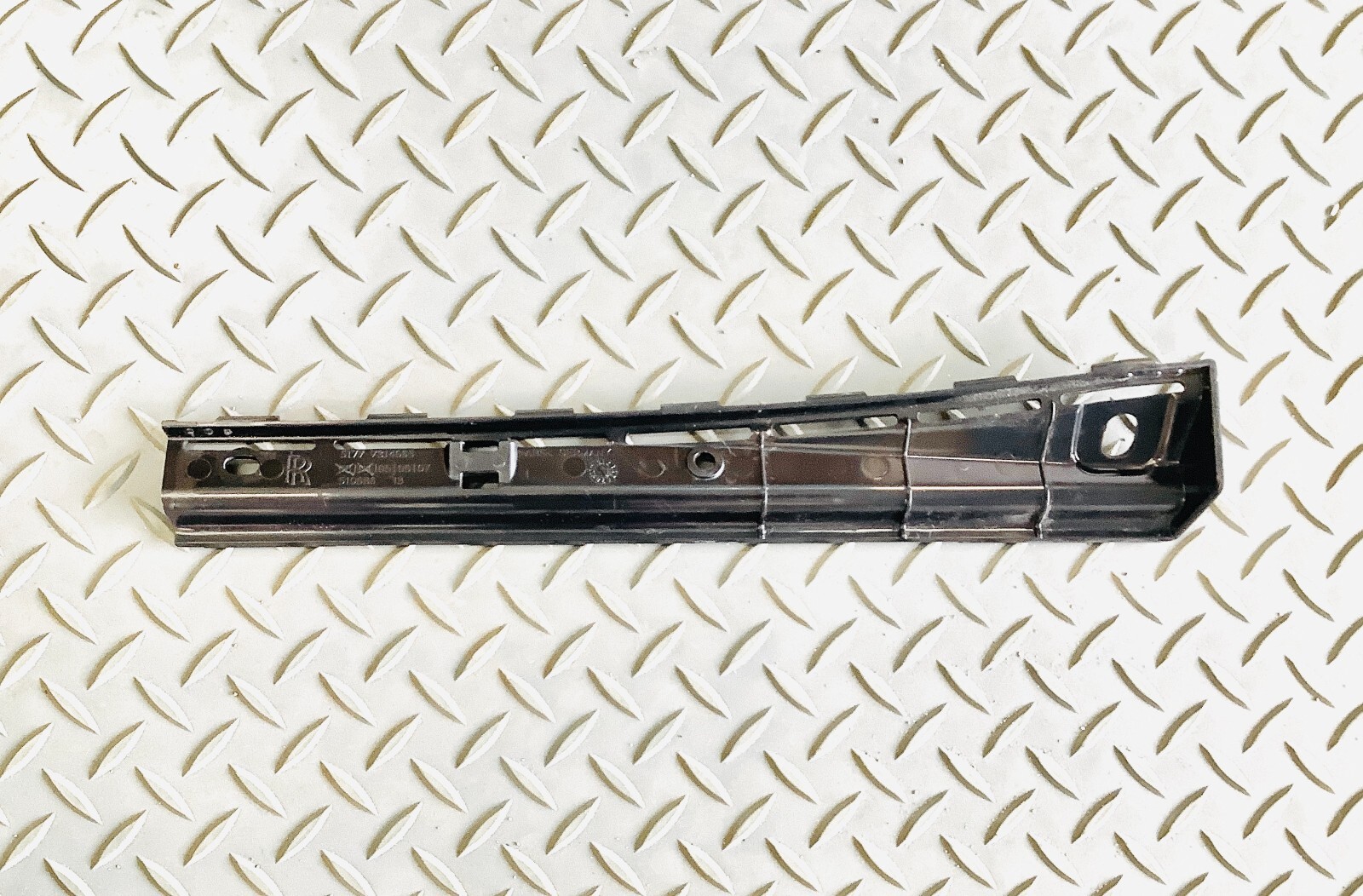 ⭐ROLLS ROYCE PINEHAM⭐ LEFT MOUNT STRIP 51777314065