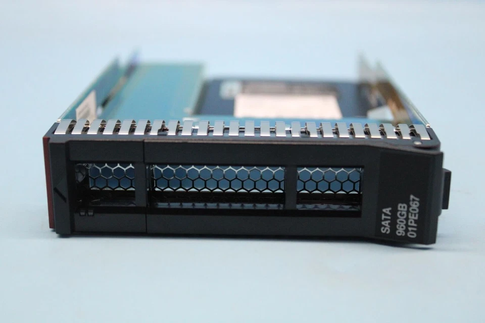 Lenovo 01PE067 960GB 4XB7A08507 SATA ThinkSystem 3.5" Entry 6Gb Hot Swap SSD - Image 2 of 3