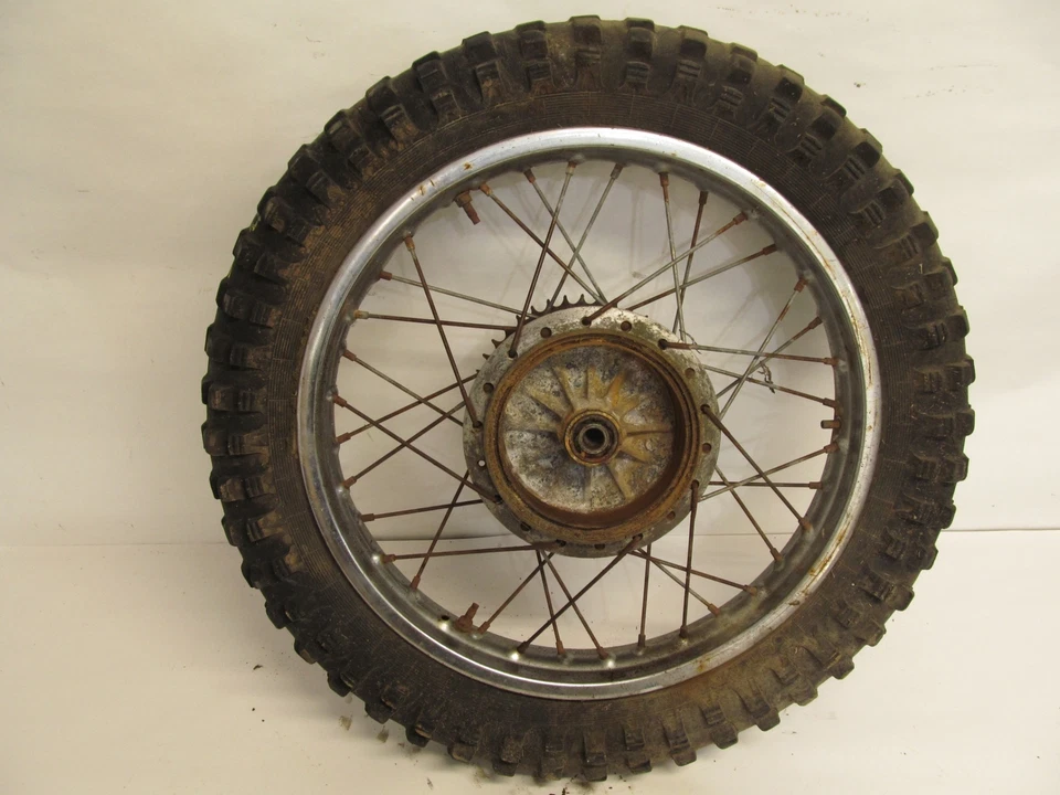 1976 YAMAHA DT 400 REAR WHEEL - Image 3 of 4