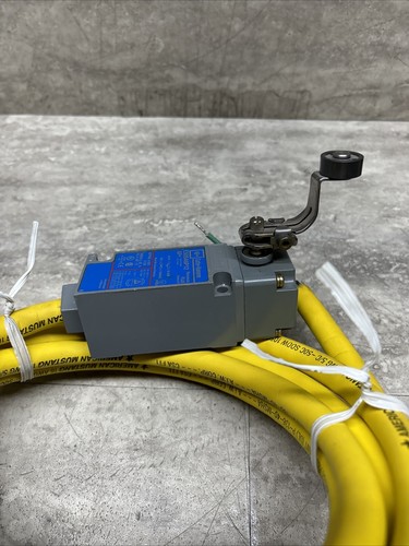 Interruptor de límite de alta resistencia Eaton Cutler Hammer E50SA6P12 con cabezal y rodillo E50DR1 - Imagen 5 de 10