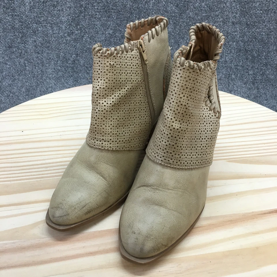 Qupid Boots Womens 10.5 Casual Ankle Booties Heels Brown Leather Side Zipper - Image 3 of 4