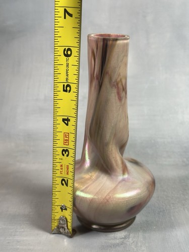 6.25” antique Kralik Austrian pink marbled iridescent glass vase - Picture 11 of 11