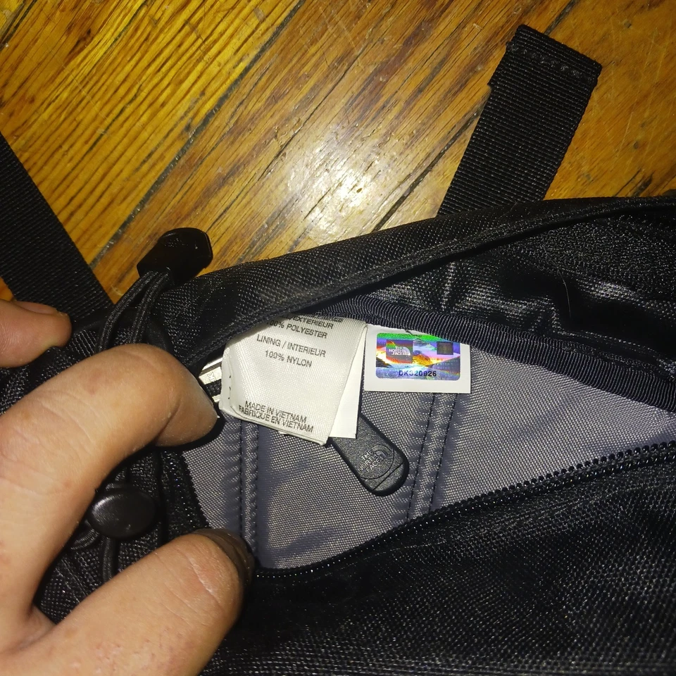 The North Face Lumbar Fanny Pack Black Used Fast Shipping - Image 3 of 4