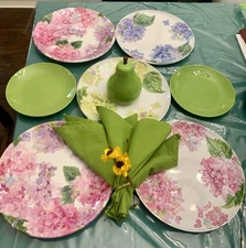 CHIC Lot Melamine Flower Plates(5) Pear Centerpce,Cloth Napkins(4) Norfolk(2)