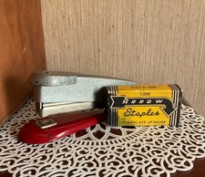 Arrow 25-49 Zszywacz czerwony szary z pudełkiem zszywek Mocowanie Przemysłowe Vintage 