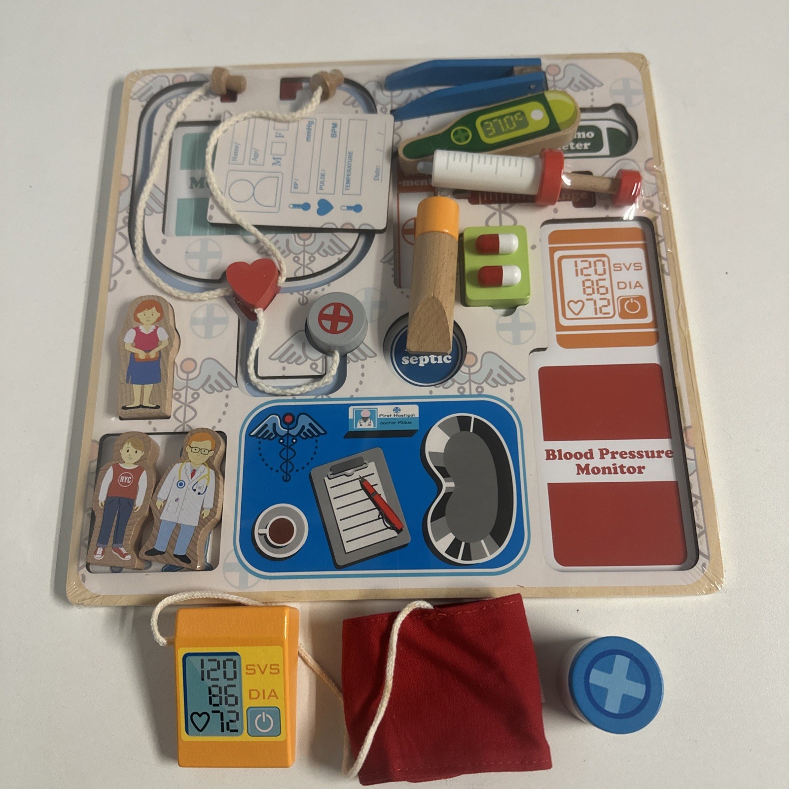 DRESS 2 Play 12pcs Wooden Mini Doctor Kit  Medical Playset for toddlers (NEW)