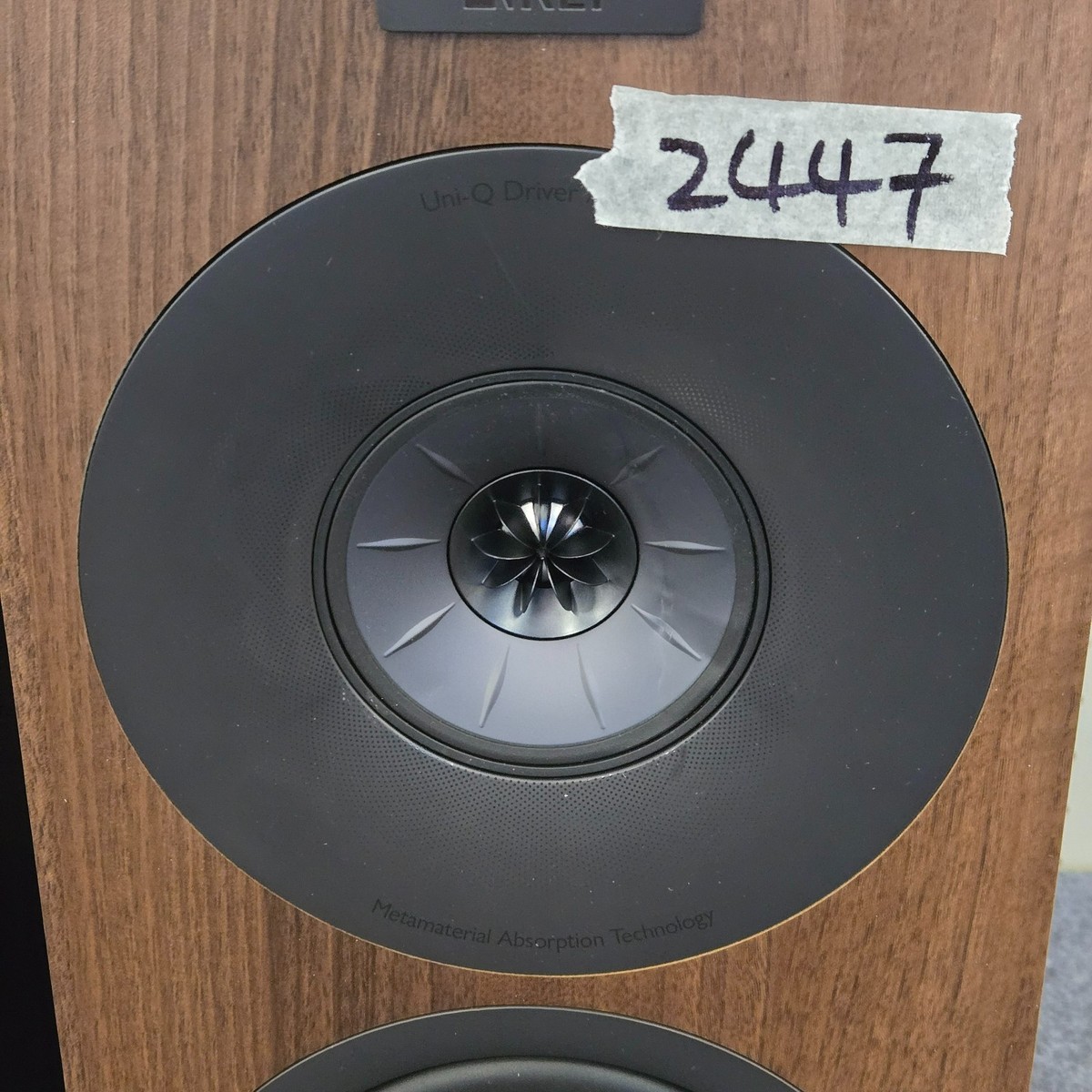 KEF Q Concerto Meta Bookshelf Speakers (Pair) - Walnut (Used) d