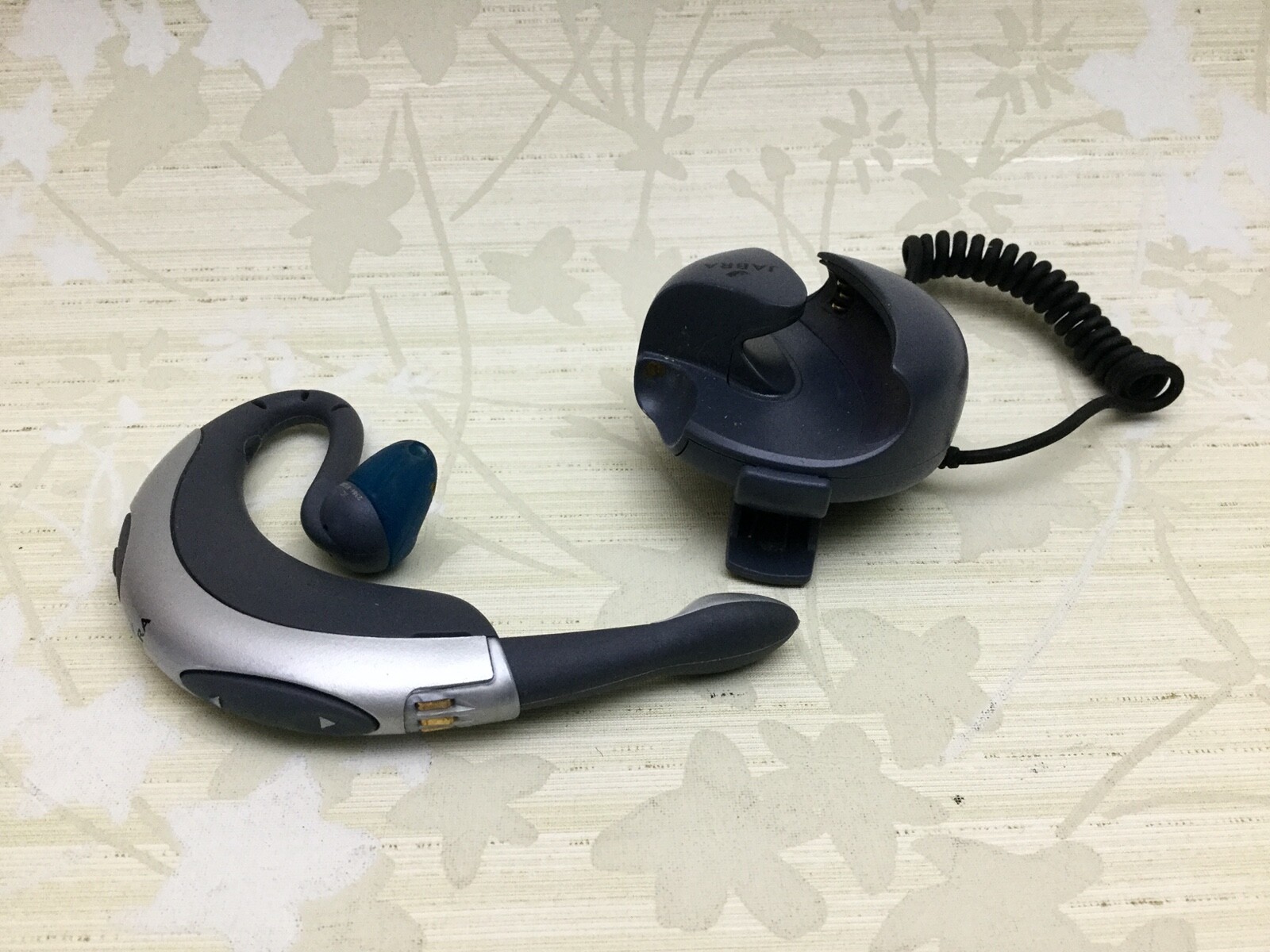 Jabra Bt0 Gray Silver Ear Hook Headsets For Sale Online Ebay Jabra Bt0 Gray Silver Ear Hook Headsets For Sale Online Ebay