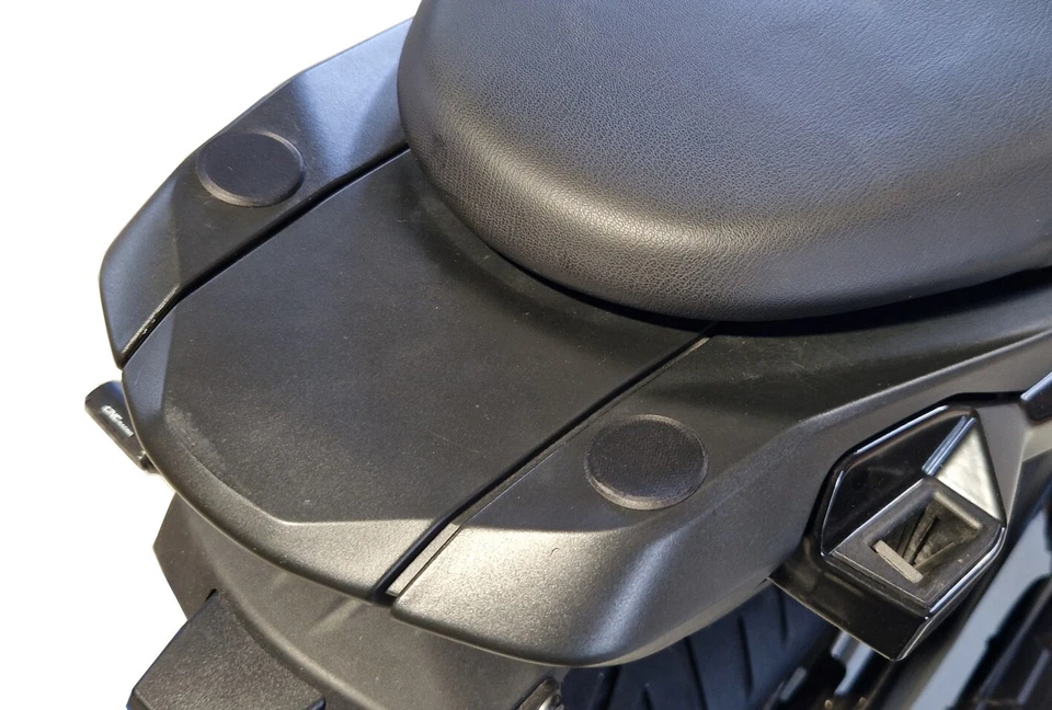 Satz (2 Stk.) Verschlußstopfen schwarz, glatt für BMW S1000 XR (K69) - Bild 3 von 4