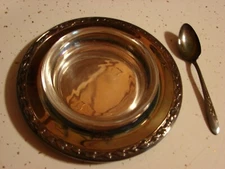 WM A. ROGERS SILVER PLATED JELLY/RELISH DISH WITH GLASS INSERT & SPOON  BOX 