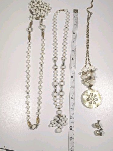 White Jewelry Long & Short Necklaces Screw Back Earrings Trifari All Vtg 1955 - Picture 8 of 15