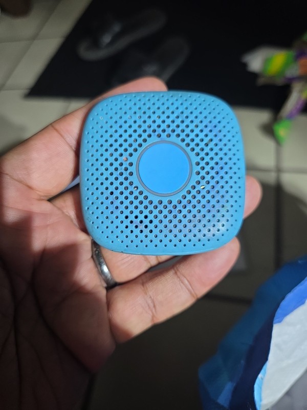 *Untested* Relay Republic RW2265 White Blue Screenless Walkie & KIDS GPS Tracker