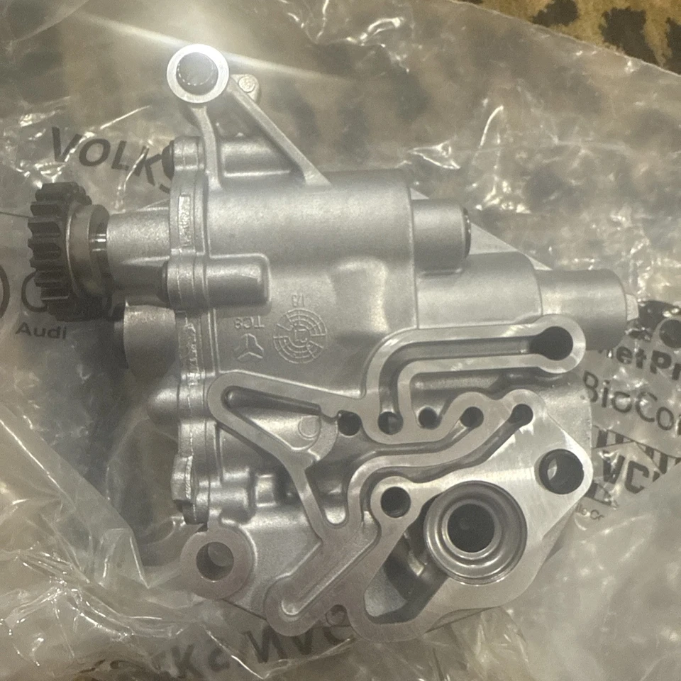 AUDI  OEM Oil Pump 06H115105DF For Audi A3 A4 A5 Q3 Q5 TT VW Tiguan 1.8T 2.0T - Image 3 of 3