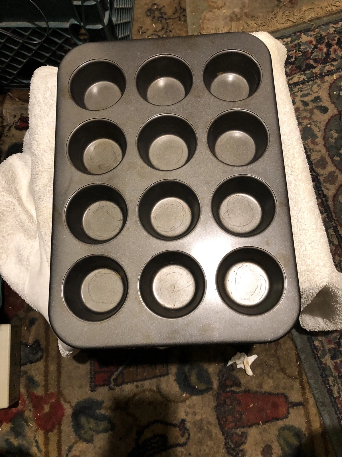 VTG STEEL ULTRA-BAKE 12-CUP MUFFIN PAN 2105-0304 , HEAVY DUTY ,THICK & HEAVY.