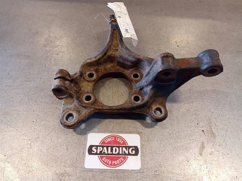 Nudillo del husillo delantero izquierdo del conductor de 2015 Mazda 3 Rust 7834749 Foto 3 de 4