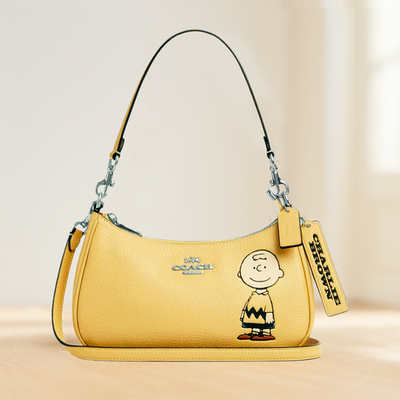 COACH PEANUTS チャーリーブラウン バッグチャーム ほぼ未使用 COACH x PEANUTS Teri Shoulder Bag Charlie Brown Yellow CBJ83