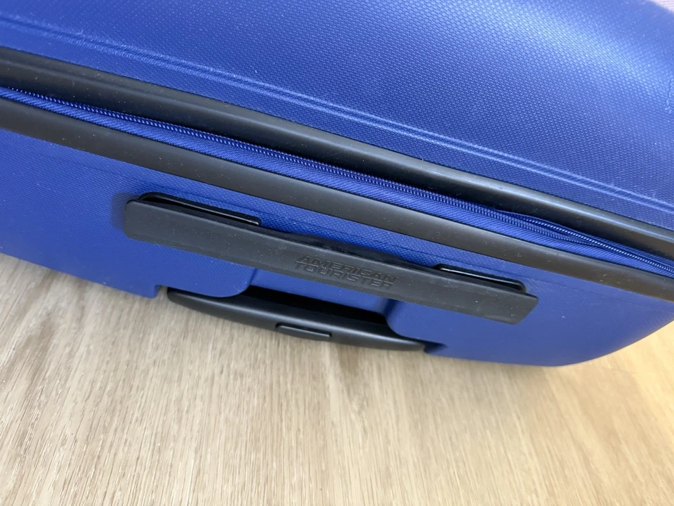 American Tourister  checked in luggage - Image 2 of 4