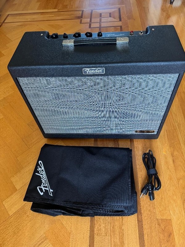 Fender Tone Master FR-12 1000W 1x12 FRFR Powered Speaker Cab Black