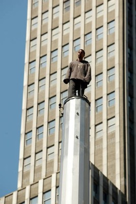 Master Mystifier David Blaine stands 100 feet above the ground for- Old Photo 11