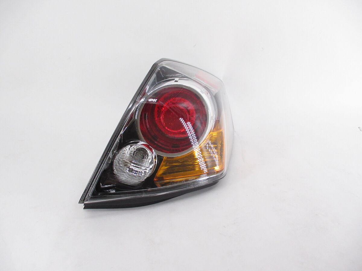 ☆ヤマ☆ Genuine OEM Nissan 26555-ZX00B Driver Side Tail Light Combo