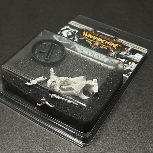 Warmachine: Retribution of Scyrah - Mage Hunter Commander PIP 35015 Metal Mini - Picture 4 of 4