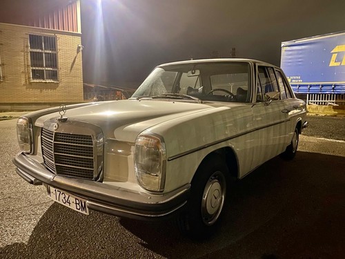 1972 Mercedes-Benz 200-Series 37,531 Miles no mechanical or electrical issues - Picture 8 of 23