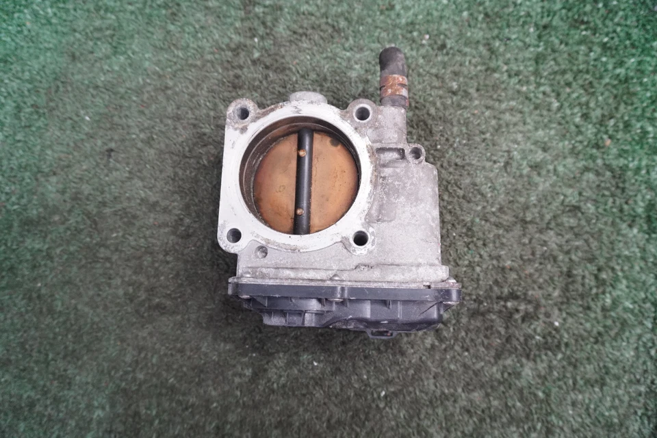 2008 2009 2010 TOYOTA Tacoma 4L THROTTLE BODY OEM 121K Miles  220300P010 - Image 2 of 4