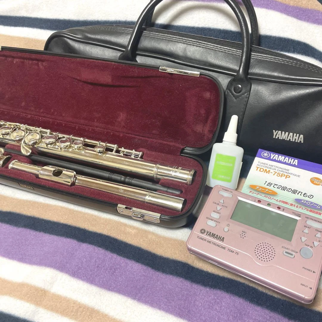 YAMAHA Flute ESTABLISHED IN 1887 YFL-211 The one in the picture is