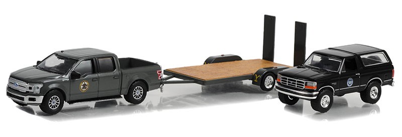 Ford F-150 et Bronco Greenlight Yellowstone avec remorque porte-voiture miniature 1/64