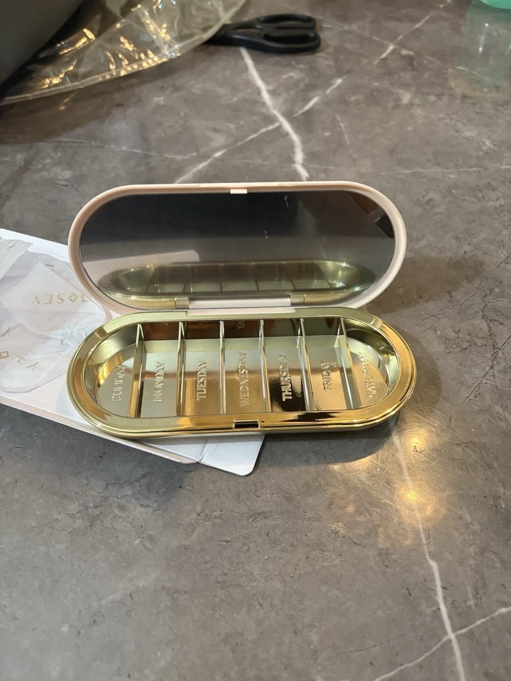 Dosey 7-Day Pill Compact Light Pink Very Beautiful Elevated Style - Image 2 of 3