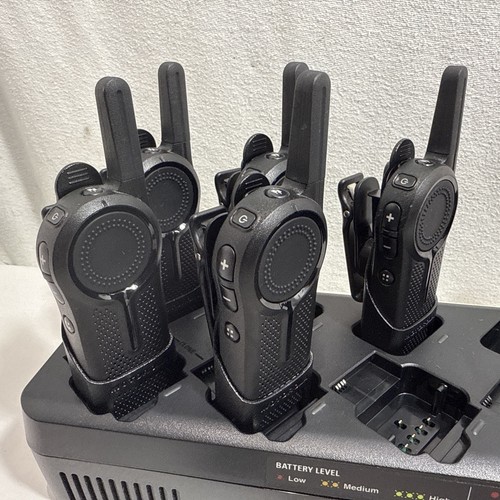 Motorola DLR1020 / CLS 1110 Radio & Charger & Headset Read All Description - Afbeelding 2 van 16