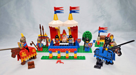 LEGO Castle: Knight's Challenge 1584 100% complete except for 2 feathers