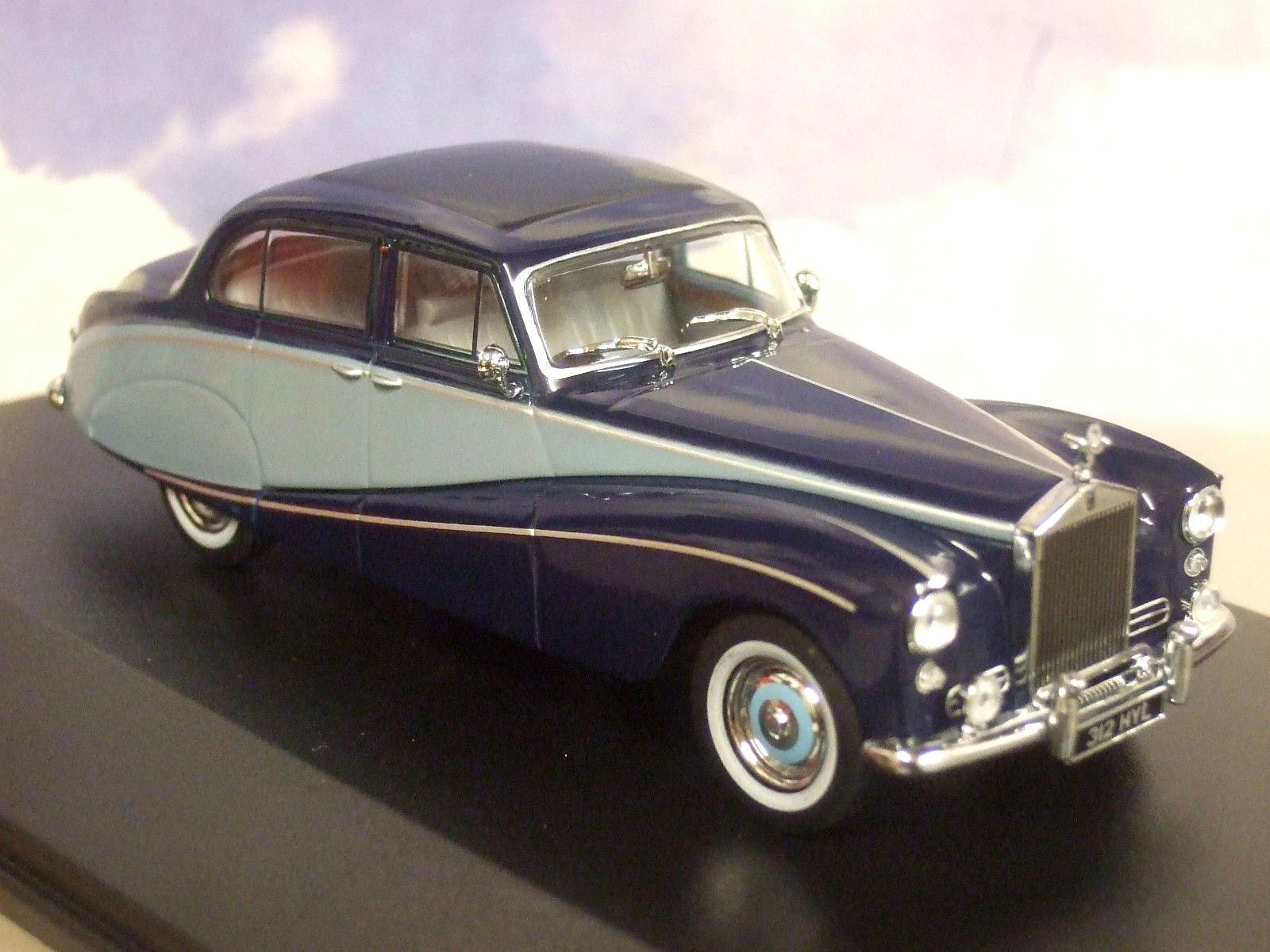 Rolls-Royce Silver Cloud 1:43 Scale Diecast Model Car – Black