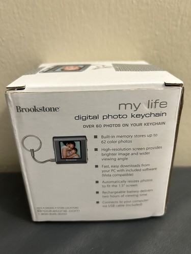 Brookstone Digital Photo Keychain-1.5" Screen - Stores 62 Photos - Great Gift - Picture 6 of 7