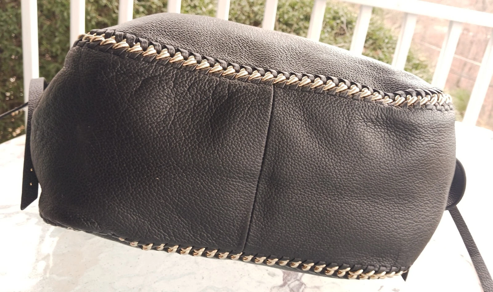 Borsa Coach F34398 Tatum in pelle nera con zip e dettaglio catena cordino