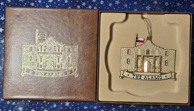 Vintage Gold Tone 2002 Desination Christmas Ornament The Alamo Capital Giftshop 