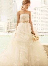 White by Vera Wang Ivory Lace and Tulle Wedding Dress Size 8 $1248 *less Sash*