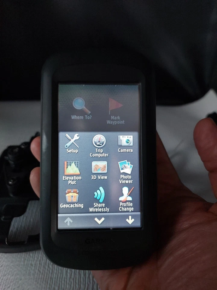 Genuine OEM Garmin Montana 650t GPS 4" Color Touchscreen  NEEDS POWER ON BUTTON  - Image 4 of 4