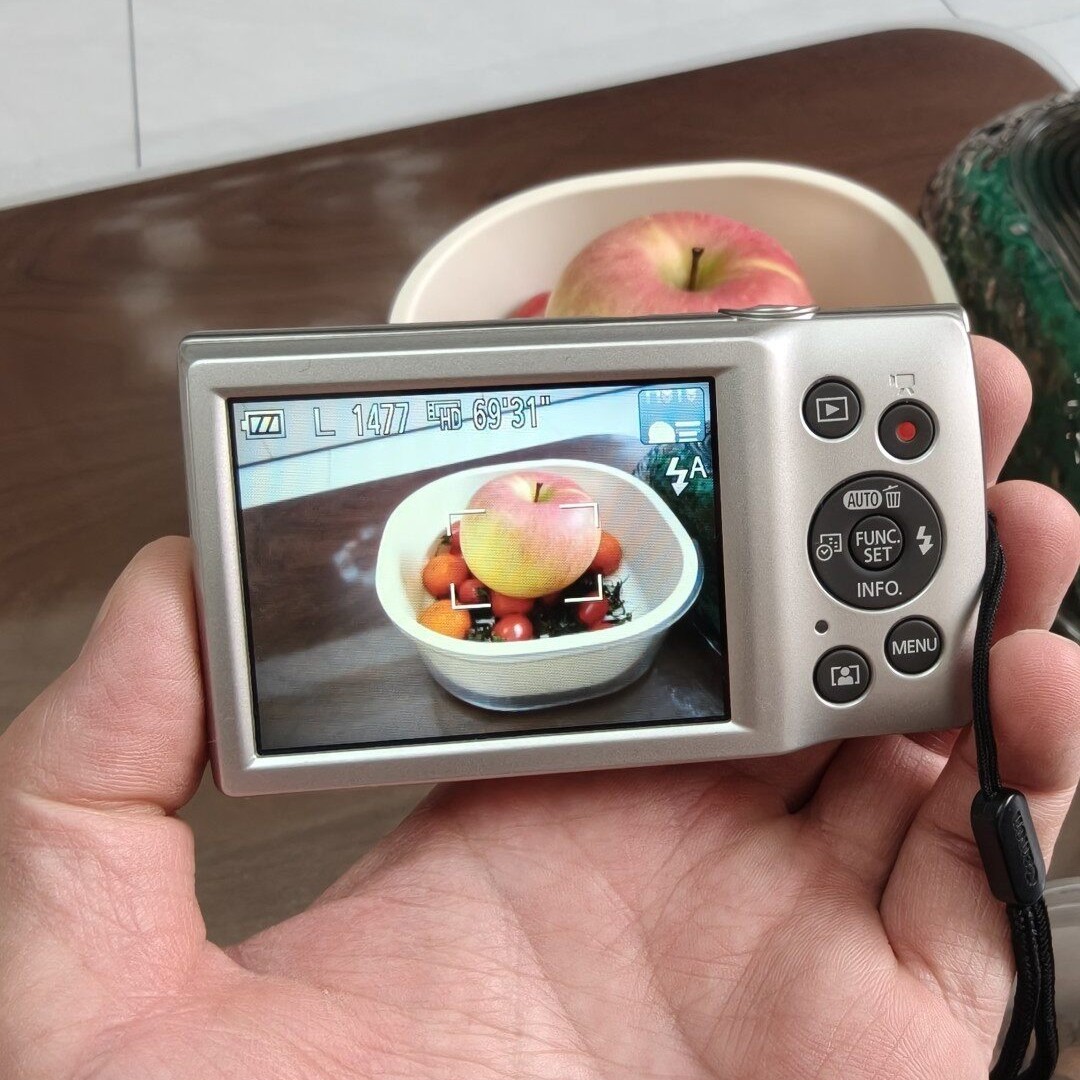 Canon IXUS 185/ ELPH 185 Digital Camera 20MP 8x Optical Zoom Auto