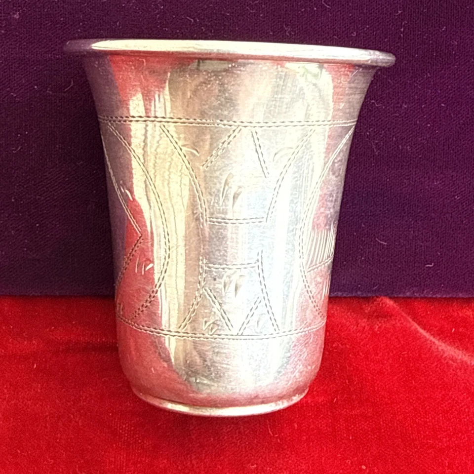 84* TAZA KIDUSH PLATEADA Hecha a Mano Siglo XVIII Rusia, 62 mm altura / 56,04 gr. Foto 3 de 4