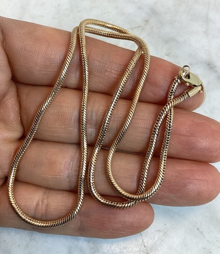 Vintage 14K Gold Herringbone Snake Chain Necklace 17.25” Long Italy 5.18 Grams - Picture 3 of 22