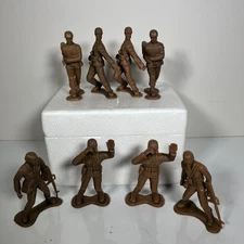 Greenbrier International Large 4" Plastic Army Men Toy Soldiers lot of 8 Brown